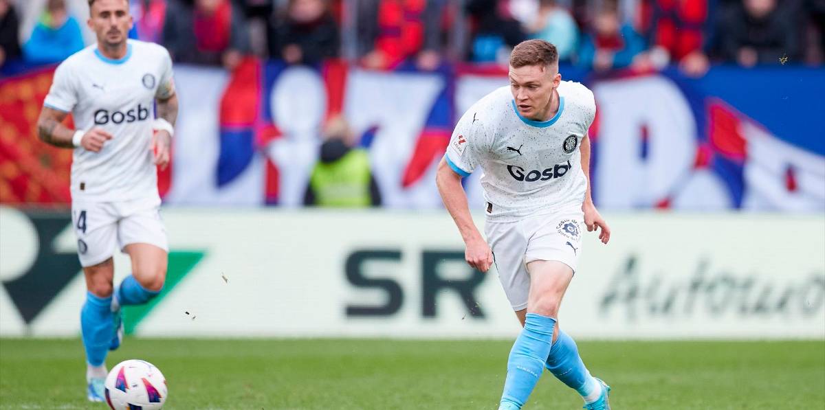<i>Pase de Tsygankov en el partido ante Osasuna del sábado. / AFP7 / Europa Press.</i> <i>Pase de Tsygankov en el partido ante Osasuna del sábado. / AFP7 / Europa Press.</i>