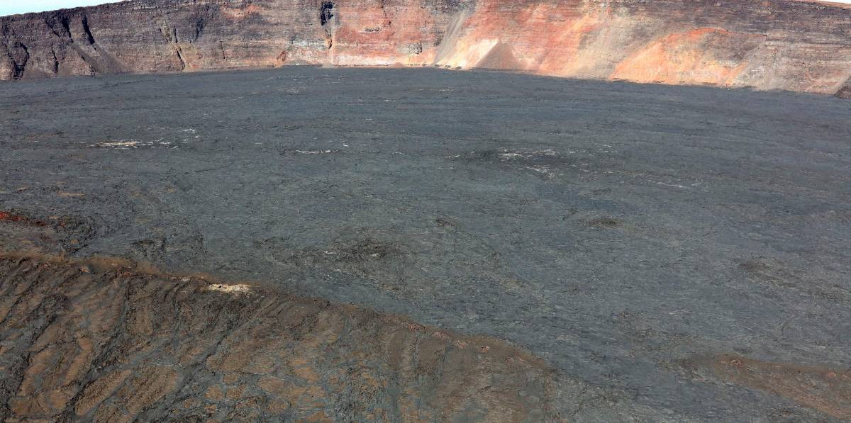 El volcán más grande del mundo entra en erupción en Hawái tras casi cuatro décadas dormido El volcán más grande del mundo entra en erupción en Hawái tras casi cuatro décadas dormido