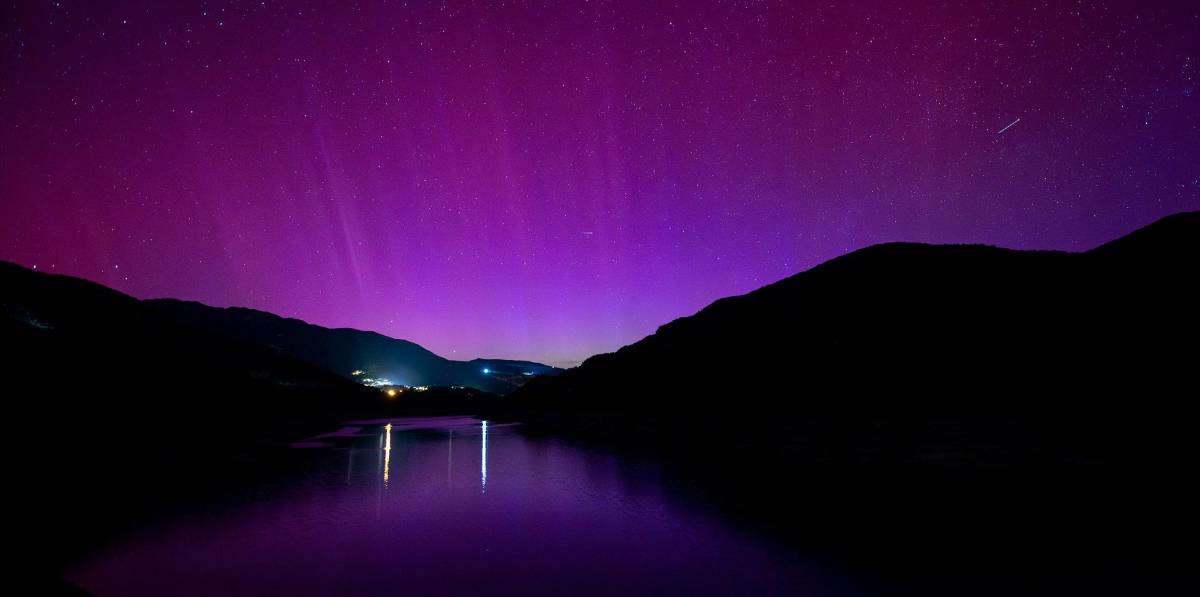 Un cielo teñido de auroras boreales visible en distintos puntos de España Un cielo teñido de auroras boreales visible en distintos puntos de España