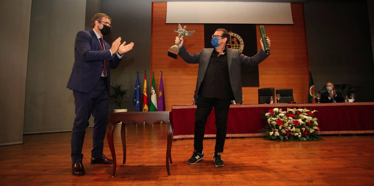 La UJA reconoce a Santiago Ydáñez con el Proyecto “Natural de Jaén” La UJA reconoce a Santiago Ydáñez con el Proyecto “Natural de Jaén”