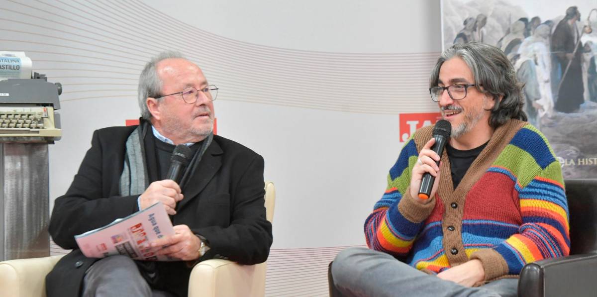 <i>Fernando Chica Arellano con el papa Francisco. / Vía Religión Digital.</i>