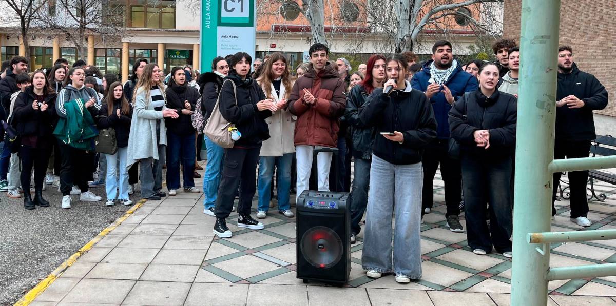 Alumnos y profesores de la UJA, contra la reducción de la presencialidad Alumnos y profesores de la UJA, contra la reducción de la presencialidad