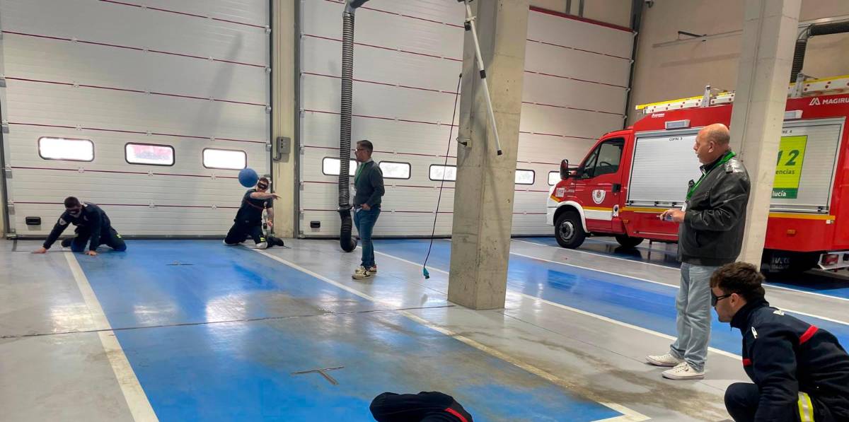 Bomberos de Jaén se unen a la ONCE para promover la inclusión en el deporte
