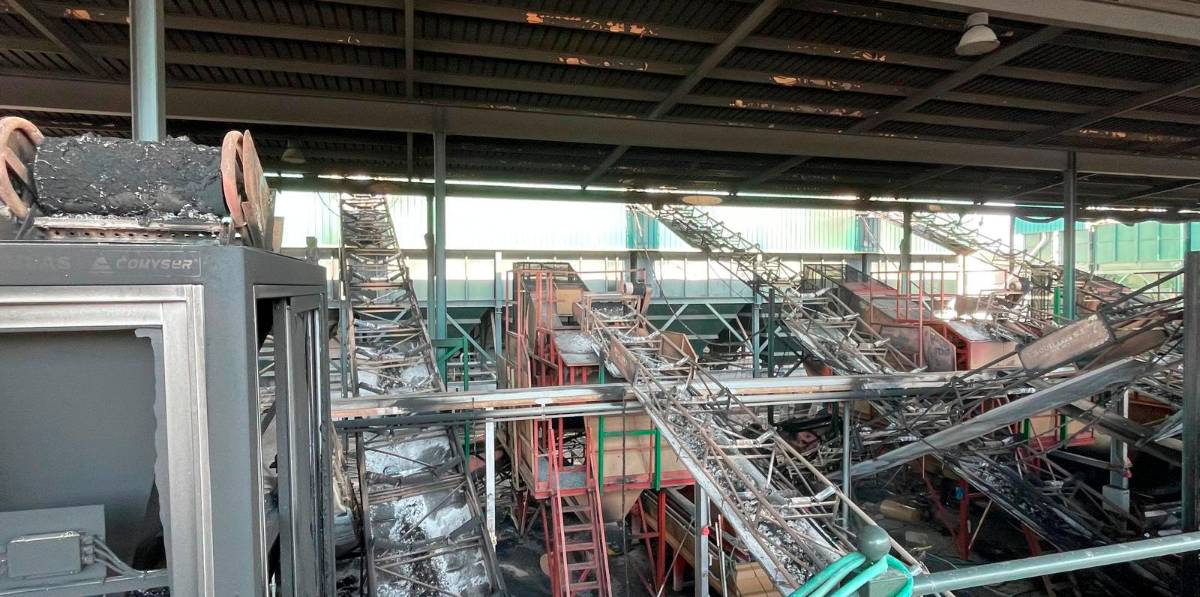 Incendio en una cooperativa de aceite en Mogón