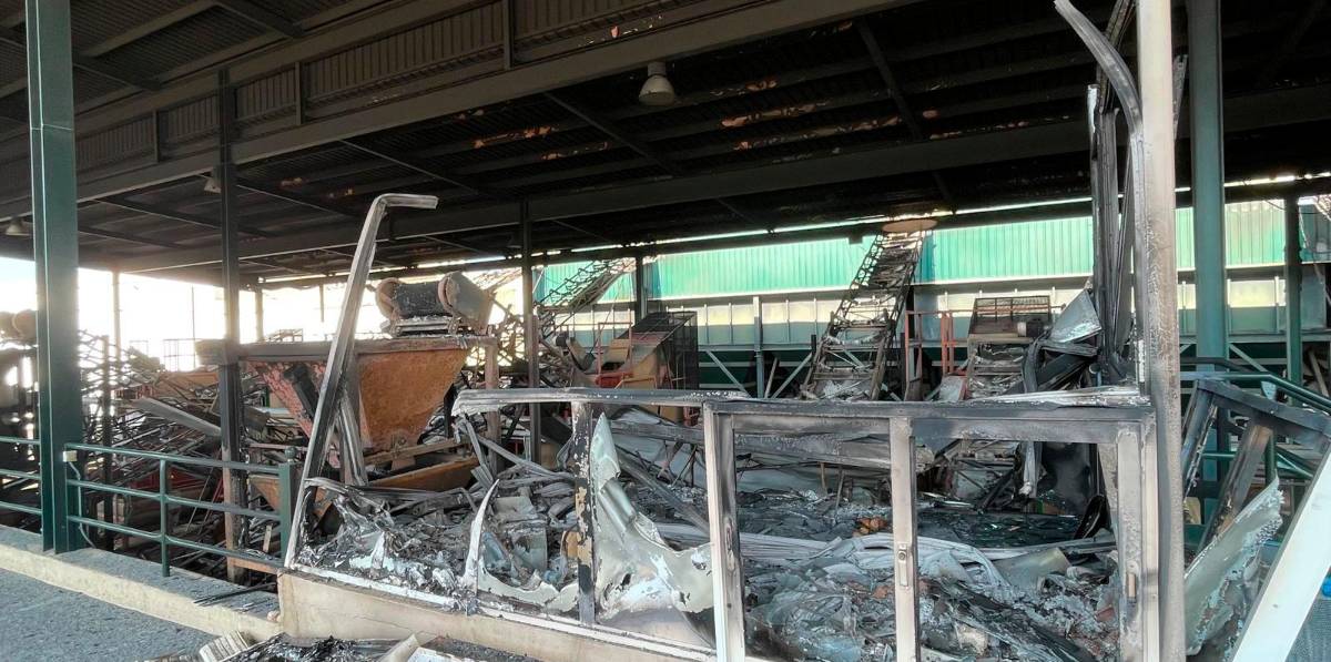 Incendio en una cooperativa de aceite en Mogón