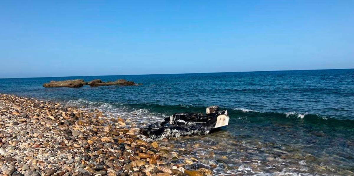 Atendidos más de 250 ocupantes de pateras desde el viernes en las costas de Almería Atendidos más de 250 ocupantes de pateras desde el viernes en las costas de Almería