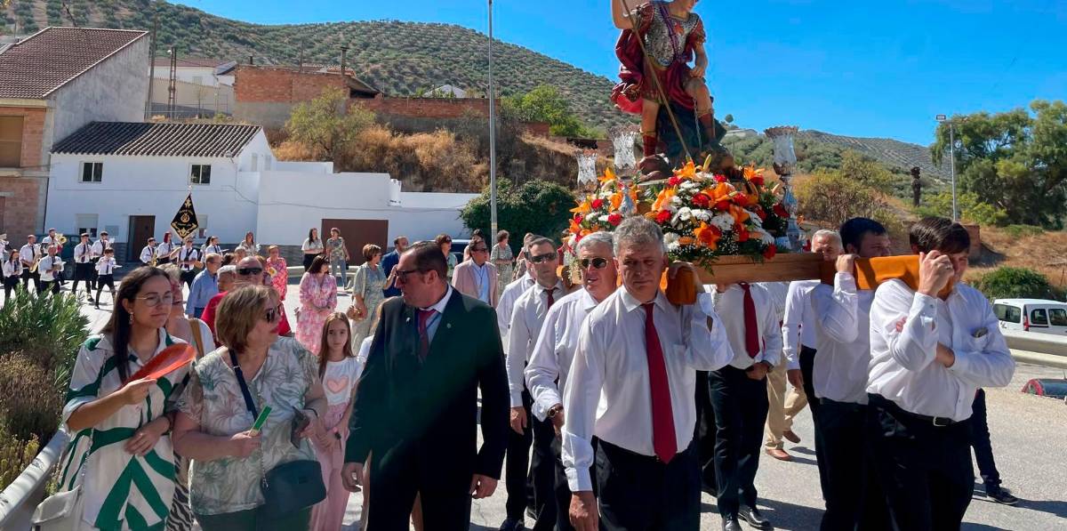 San Miguel Arcángel reluce a hombros en Los Noguerones