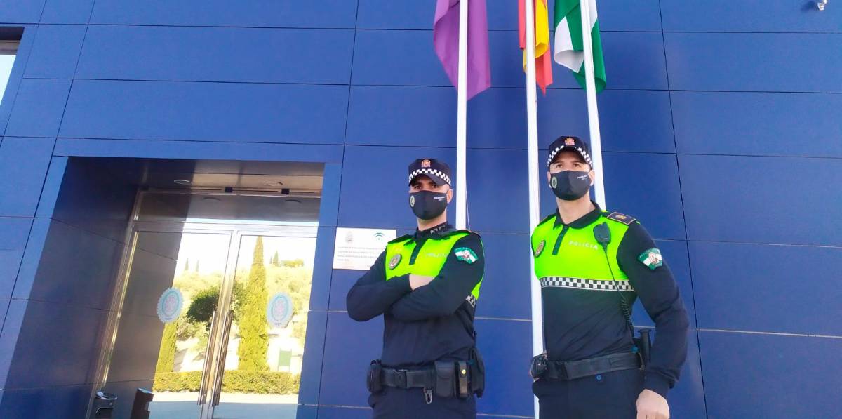 La Policía Local viste ya sus nuevos uniformes ecológicos La Policía Local viste ya sus nuevos uniformes ecológicos