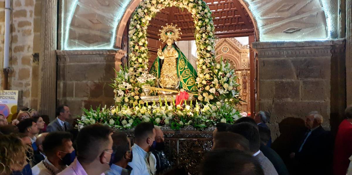 Reviva el momento de la salida de la Virgen de los Remedios de Ibros Reviva el momento de la salida de la Virgen de los Remedios de Ibros