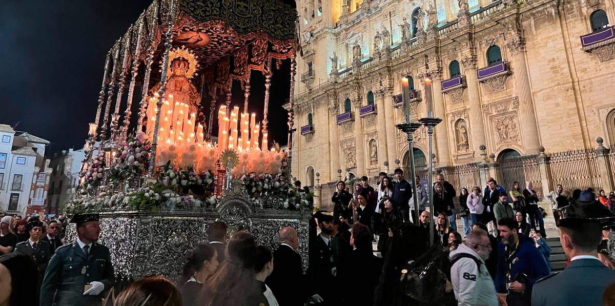San Ildefonso vuelve a latir al paso de su cruz más verdadera San Ildefonso vuelve a latir al paso de su cruz más verdadera