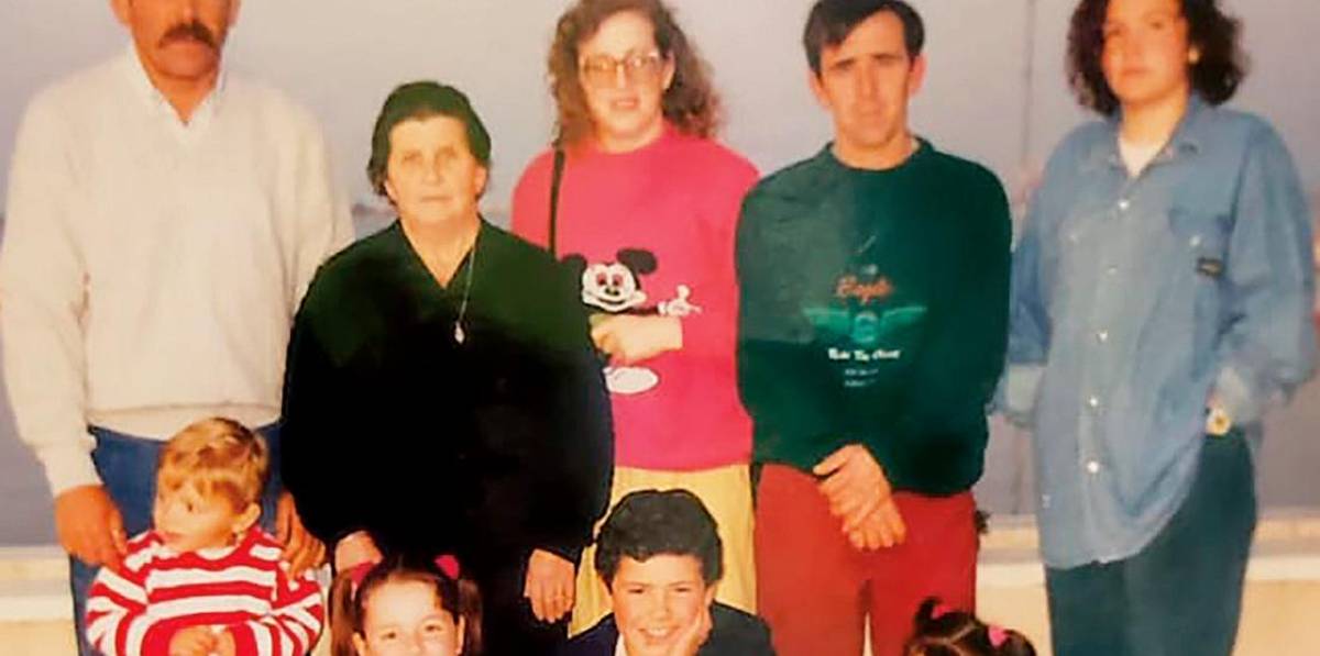 <i>Esperanza Valdivia con sus familiares en otras celebraciones a lo largo de su longeva vida.</i> <i>Esperanza Valdivia con sus familiares en otras celebraciones a lo largo de su longeva vida.</i>