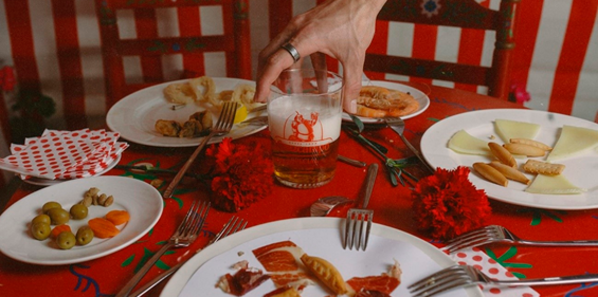 <i>Una caña de Cruzcampo servida en una caseta de feria. </i>