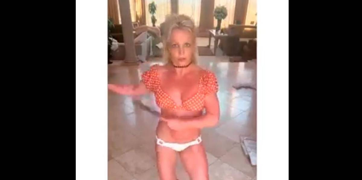Viral baile con cuchillos de Britney Spears Viral baile con cuchillos de Britney Spears