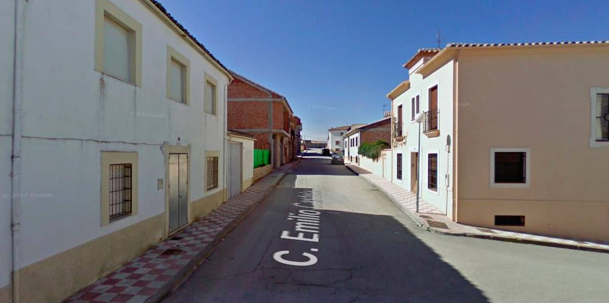 Muere un trabajador tras caer desde una terraza en Villacarrillo Muere un trabajador tras caer desde una terraza en Villacarrillo