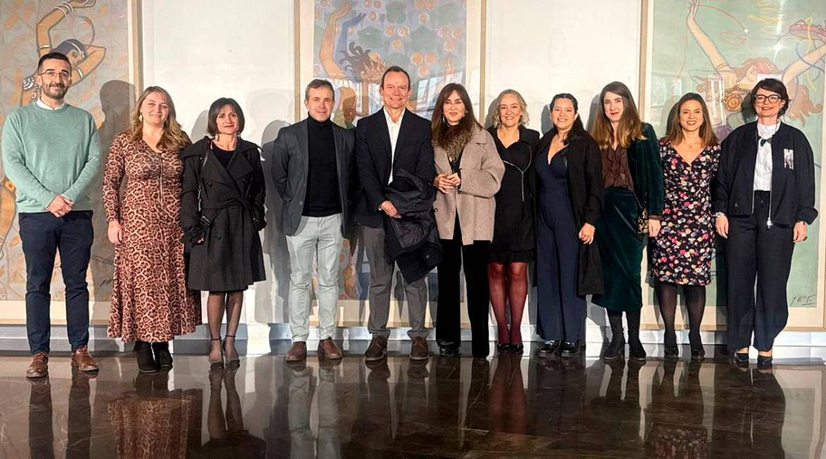 Foto de familia en el contexto de la XII Gala de Navidad dedicada a las personas mayores de Jaén. / Ayuntamiento de Jaén.