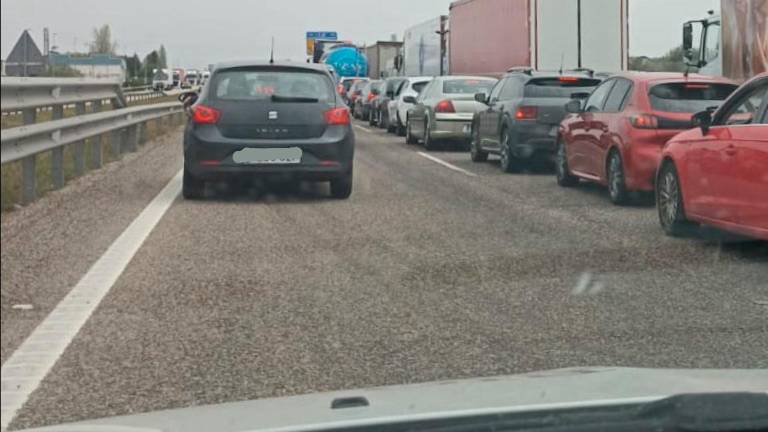 Grandes retenciones en la A-4 por las obras para implementar un paso para fauna