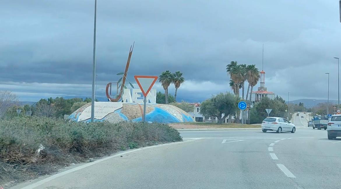 Entrada a Jaén por la carretera de Córdoba. Al fondo, Parque Municipal de Bomberos. / Captura del vídeo / Jason Moyano / Diario JAÉN.