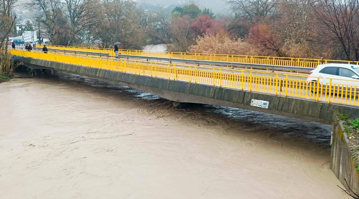 Vista del puente de acceso a Puente Tablas. / F. Gaitán / Diario JAÉN.