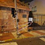 Estado del semáforo tras la colisión del vehículo en la calle Sevilla, en Bailén. / Policía Local de Bailén.