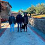 José Luis Agea visita las obras en Villarrodrigo, junto a su alcaldesa, Virtudes Ojeda. / Diputación de Jaén.