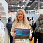 La alcaldesa de Lopera, en Fitur.