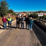 Visita del diputado de Infraestructuras Municipales de Jaén, José Luis Agea, junto al alcalde Navas de San Juan, Joaquín Requena, a las obras de la carretera JA-7103. / Diputación de Jaén.