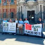 Las plataformas SOS Rural y Campiña Norte contra las Megaplantas Solares en la sede del Parlamento Europeo. 