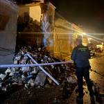 La Guardia Civil inspecciona la vivienda derrumbada en Sorihuela del Guadalimar. / Guardia Civil. 