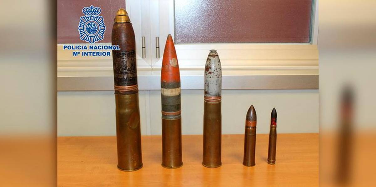 Un descubrimiento inesperado en una casa de Andújar: Cinco proyectiles de artillería de los que se usaban en la Guerra Civil Un descubrimiento inesperado en una casa de Andújar: Cinco proyectiles de artillería de los que se usaban en la Guerra Civil