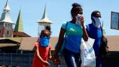 PROTECCIÓN. Una familia con mascarillas improvisadas en Venezuela