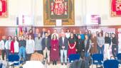 Foto de familia de representantes institucionales y participantes en la Subdelegación del Gobierno.