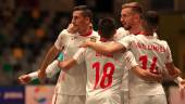 PRIMERA MITAD. Carlos Ortiz, Borja Díaz, Sergio González y Raúl Campos celebran un gol de España.