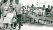 MANIFESTACIÓN. Una afectada por el síndrome tóxico participa en una protesta en Madrid en junio de 1982.