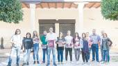 CAMPAÑA. Cano junto a premiados y representantes de la empresas participantes en “Construímos juventud”.