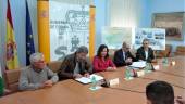 La subdelegada del Gobierno, Catalina Madueño, y el presidente de Seiasa, Alejandro Alonso, con el alcalde de Cazorla y regantes. 