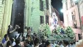 ROMERÍA. Procesión de la Virgen de la Victoria, durante su encuentro con las hermanas del convento trinitario.