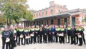 EFECTIVOS. Los policías participantes en el curso, junto con las autoridades, en la Estación de Madrid. 