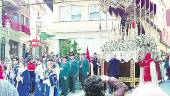 PASADO. El palio de María Auxiliadora a su llegada a la Carrera Oficial, en la Plaza de la Fuente Nueva.