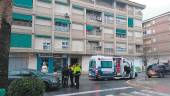 AVENIDA DE EUROPA. Ambulancia y agentes de la Policía Local en la zona donde ocurrió el primer accidente.