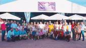 CELEBRACIÓN. Foto de familia de los paisanos que viven con muchas ganas la feria de San Miguel.