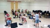 ACTIVIDAD. Los alumnos de la banda de la Unión Musical, en una de sus clases.