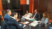 Imagen de la reunión del alcalde con la Junta y los responables de Endesa en Jaén. / Ayuntamiento de Alcalá la Real.