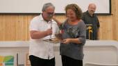 2018. Rosario Pardo recibe el Galapán de Honor de manos de Pascual González, alcalde del municipio.