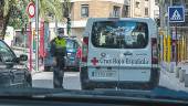 SEGURIDAD. Agentes de policía realizan un control en una de las vías de la ciudad.