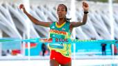 GANADORA. Netsanet Gudeta Kebede cruza la meta del Mundial de Media Maratón, en marzo de 2018.