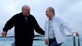El presidente de Rusia, Vladimir Putin, y su homólogo bielorruso, Alexander Lukashenko durante el encuentro en Sochi este viernes.