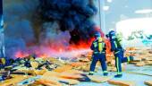 Los Bomberos de Jaén durante otro de los incendios en la planta.