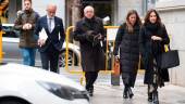 El expresidente del BBVA Francisco González (centro) llega a la sede de la Audiencia Nacional. / Gustavo Valiente / Europa Press.