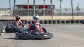 VELOCIDAD. El piloto de karting Gonzalo Gutiérrez toma una curva durante una prueba.