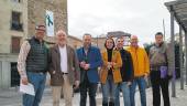 FIRMAS. Concejales y militantes del Partido Popular tras la presentación de la campaña en apoyo del olivar.